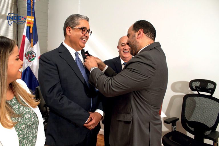 Oscar Guerrero recibe reconocimiento  de Defensor del Pueblo