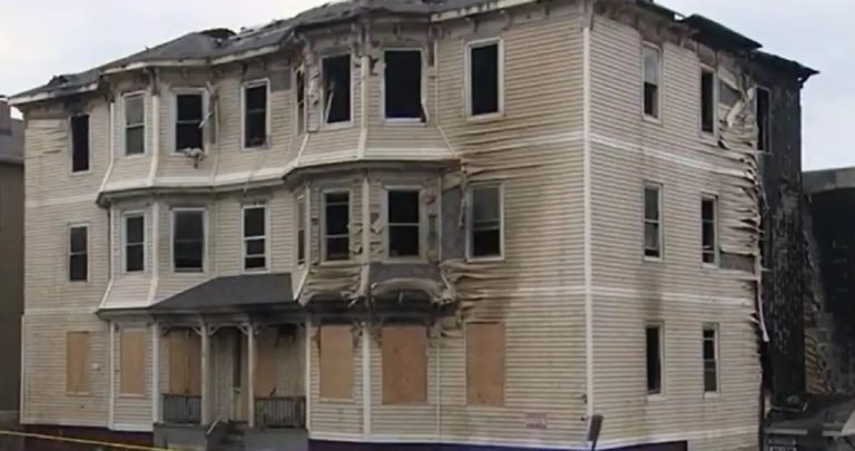 Cuatro muertes tras voraz incendio en Worcester