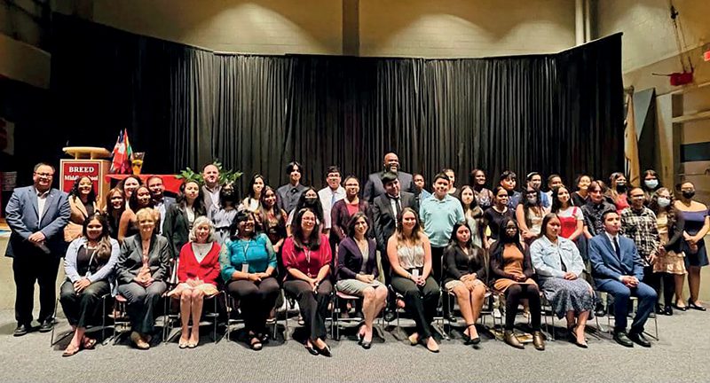 35 estudiantes se integran a Sociedad Nacional de Estudiantes de Español 1 30 lynnestudiantesespanol1