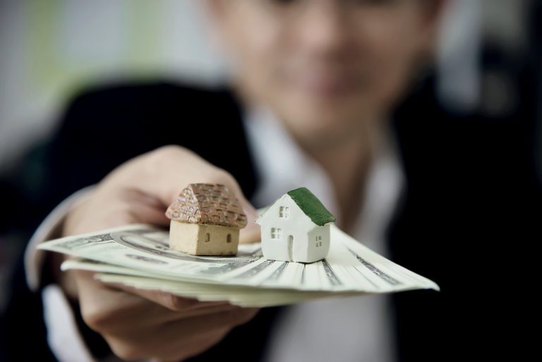 Estados devuelven millones en ayuda federal para vivienda