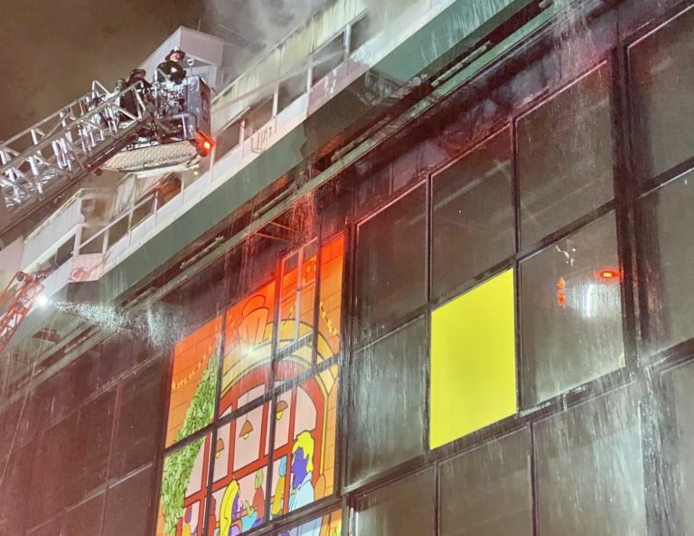 Investigan voraz incendio en Suffolk Downs