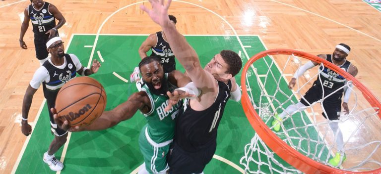 Celtics igualan la serie con los Bucks