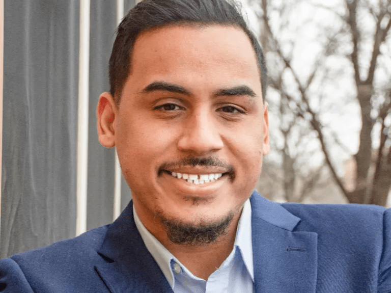 Manny Cruz sigue en campaña para Representante estatal