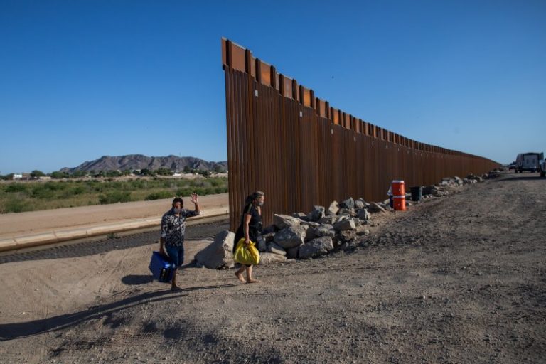 Continúa norma que expulsaba migrantes que solicitan asilo en la frontera
