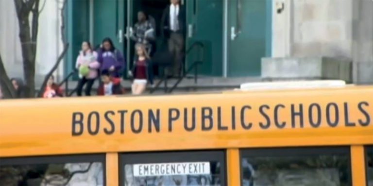 Escuelas públicas de Boston se salvan de caer en manos del estado