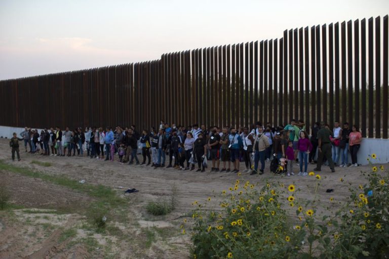 Aumenta cruce de migrantes por cuarto mes consecutivo