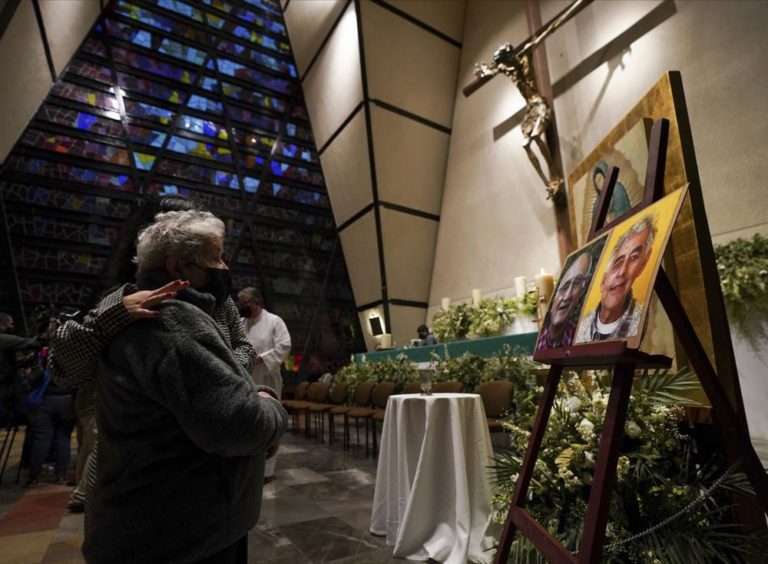 Indignación tras asesinato de jesuitas en norte de México