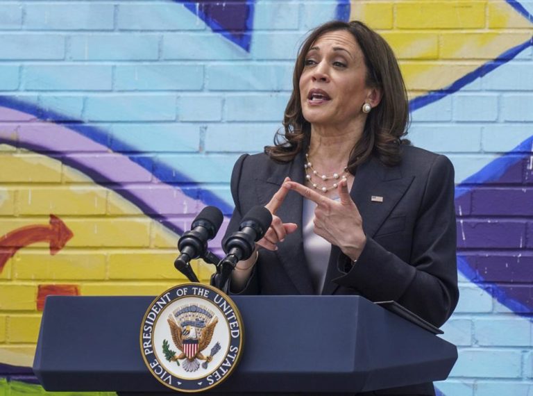 Sondeo AP: Harris tiene apoyo de suficientes delegados para ganar nominación presidencial demócrata