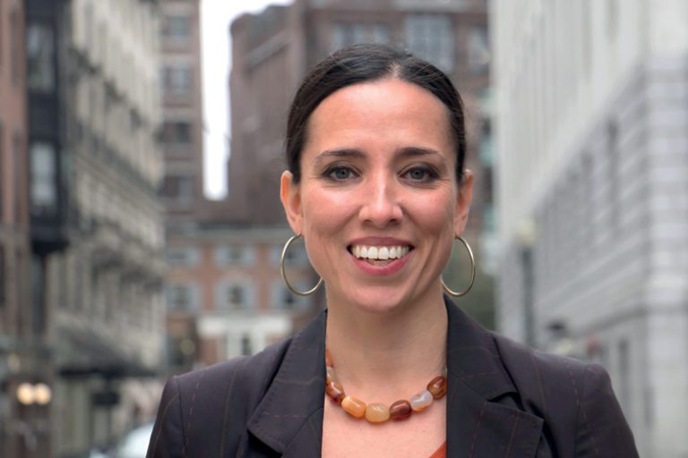 Candidata latina a la gobernación supera expectativas