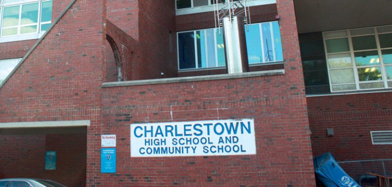 Caos en una escuela de Boston por balacera
