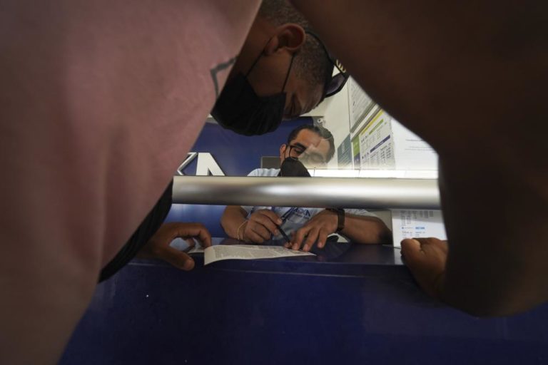 Migrantes parten a pie desde el sur de México rumbo a EEUU