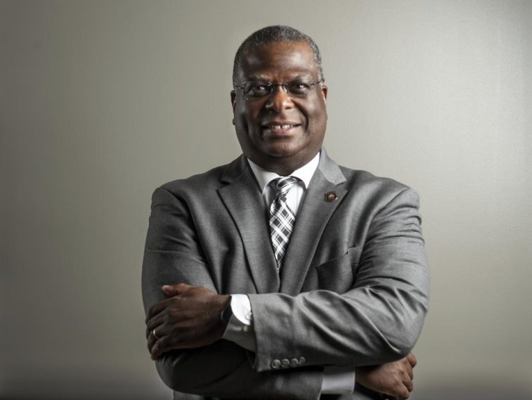 Michael Cox el nuevo comisionado de la policía de Boston