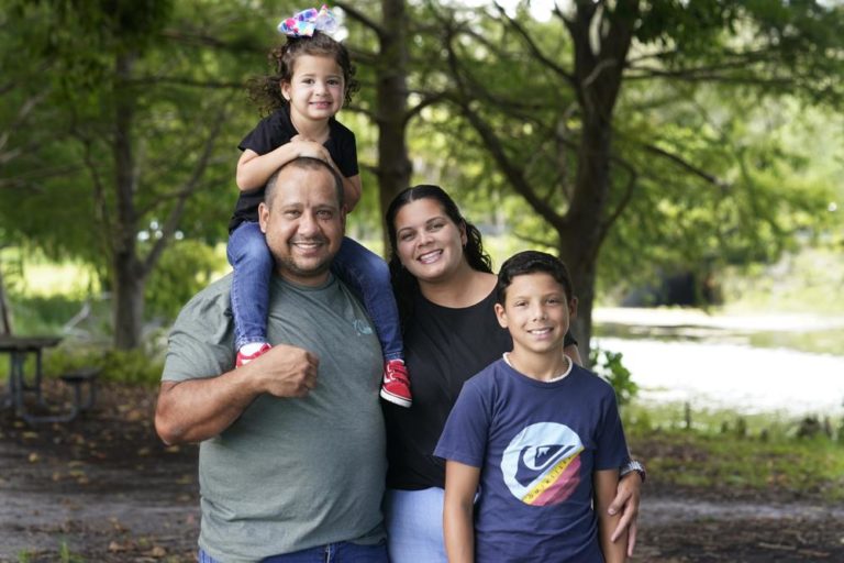 Miles de venezolanos quedan fuera de TPS y temen deportación