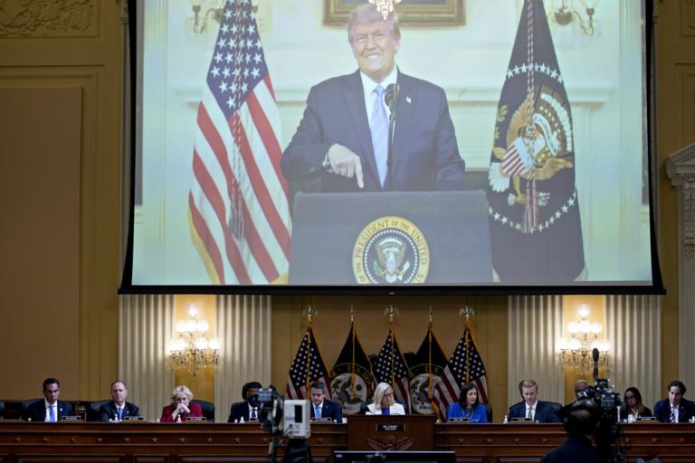 TV de EEUU transmite audiencia del 6 enero, salvo un canal