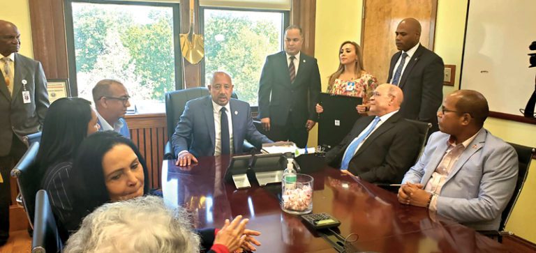 Firman histórico acuerdo en Lawrence