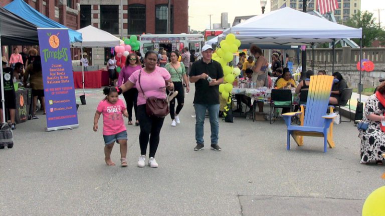 Essex Art Center de Lawrence organiza «Fiesta en la calle»