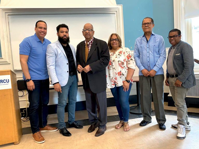 Reconocimiento a profesor Julián Zapata