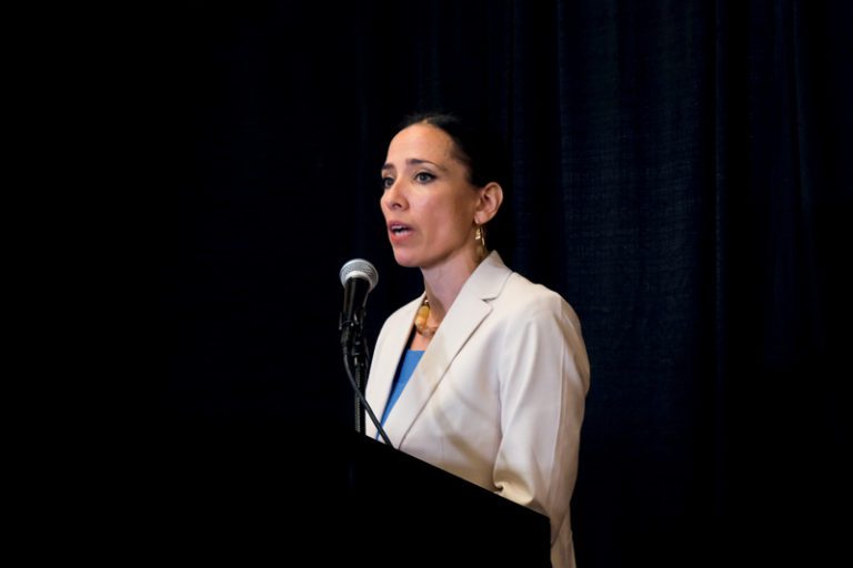 Puso fin a su campaña para Gobernadora de Massachusetts