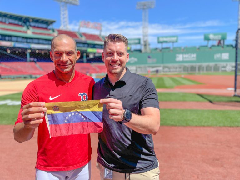 Venezolanos de los Red Sox celebran independencia de su país