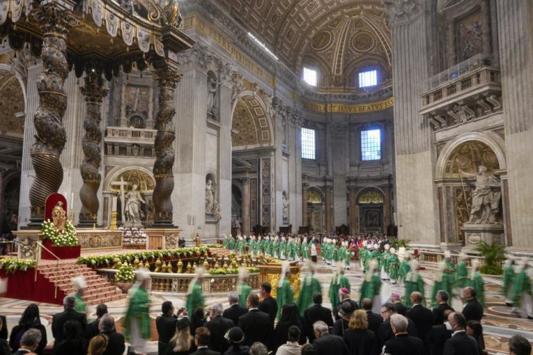 El papa concluye reuniones sobre el futuro de la Iglesia