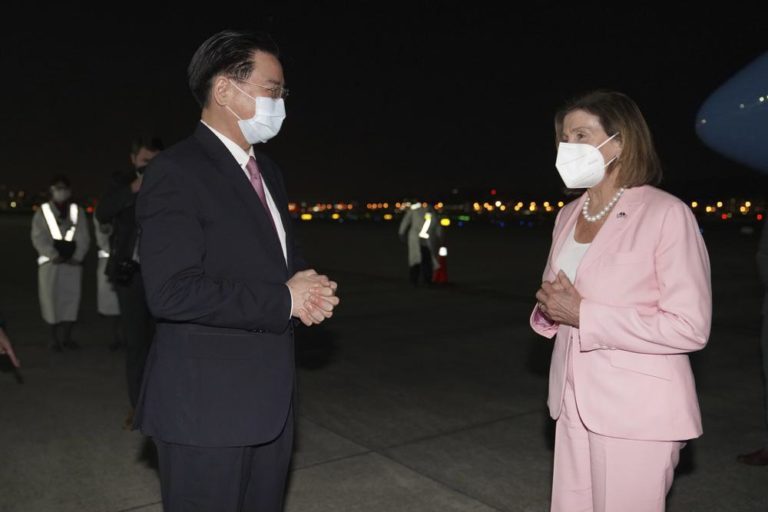 Nancy Pelosi llega a Taiwán en deasfío a Beijing