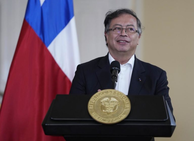 Venezuela busca reanudar vínculos militares con Colombia