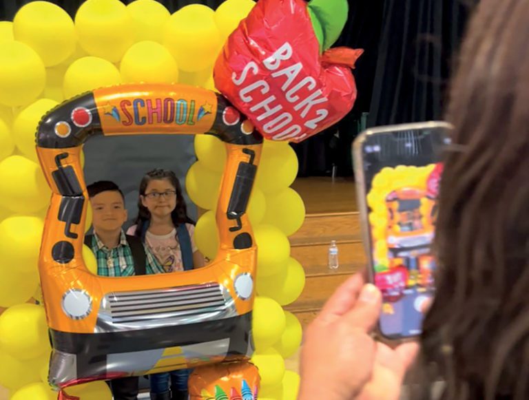 Celebran en Chelsea regreso a clases