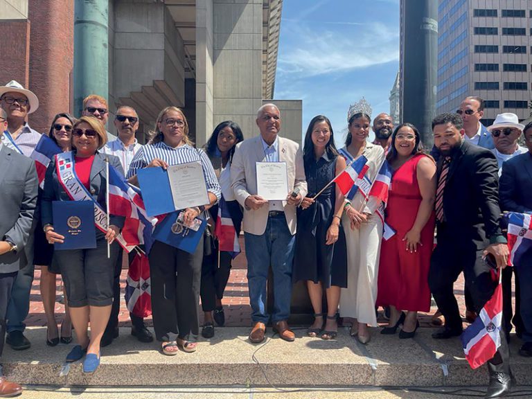 Dominicanos izaron bandera en Boston