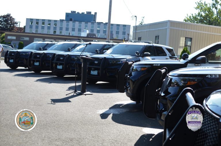 Lawrence con nuevos carros patrulleros