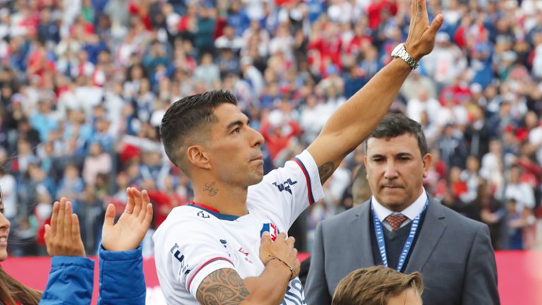 Locura en Uruguay por regreso de Luis Suárez al Nacional
