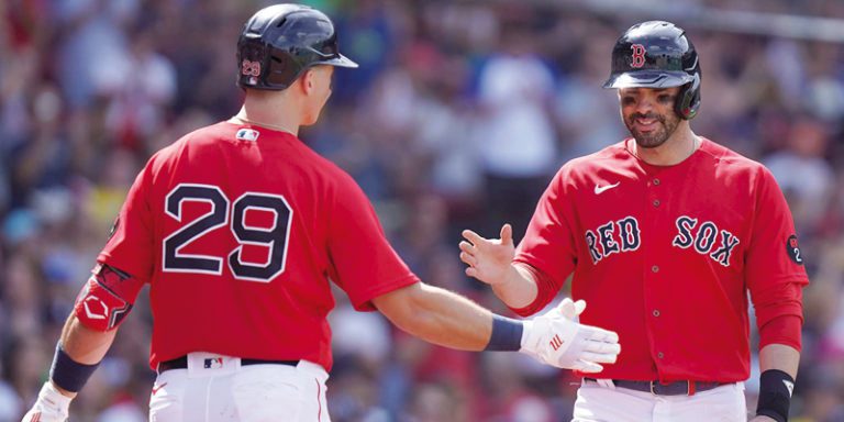 Bogaerts, Martínez y Vázquez guían triunfo de Red Sox sobre Brewers