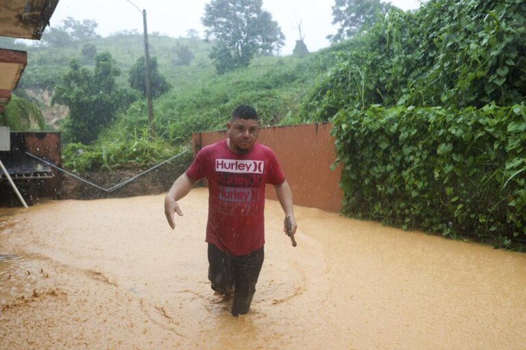 Huracán Fiona deja más lluvias sobre Puerto Rico