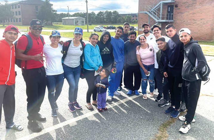 Katiuska Valiente llevó comida y cariño a base militar de Cape Cod 4 4 VenezolanosAyuda 12