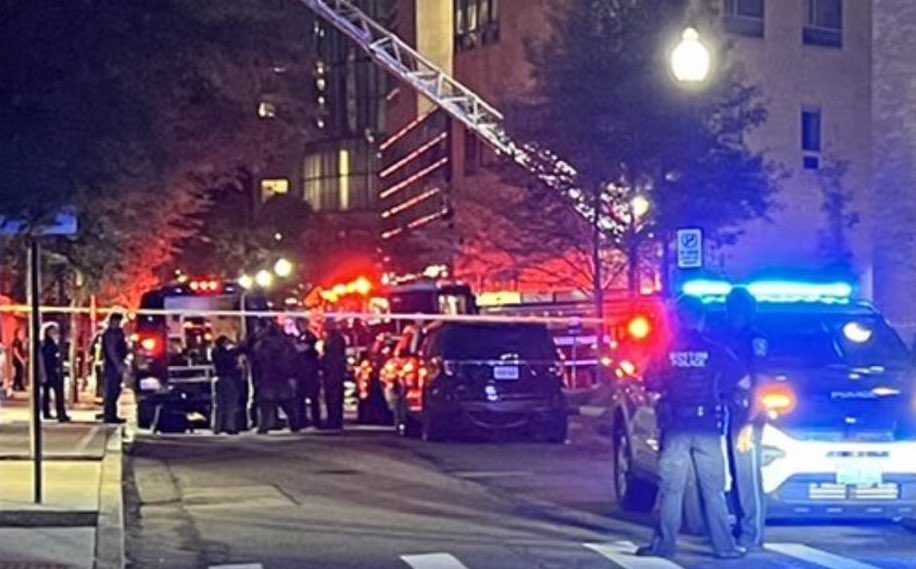 Un herido tras explosión de paquete en Northeastern University 1 Fck52k3XoAEw0tk