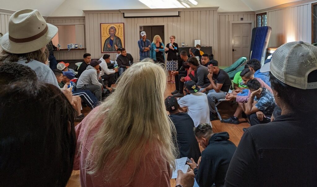 Decenas de migrantes venezolanos llegan a Massachusetts 1 Fcs3TkyWAAYlj5B