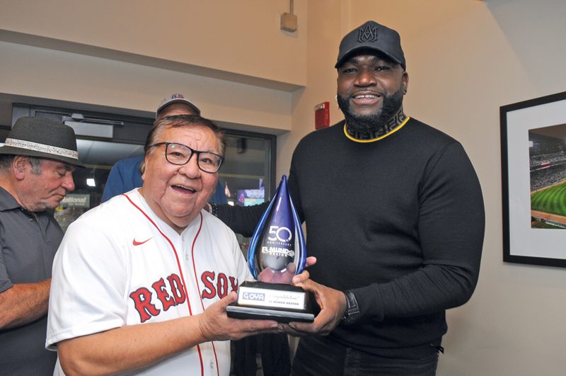 Emotivo homenaje a El Mundo Boston por su 50 aniversario 2 16y17 ElMundoenFenway 1