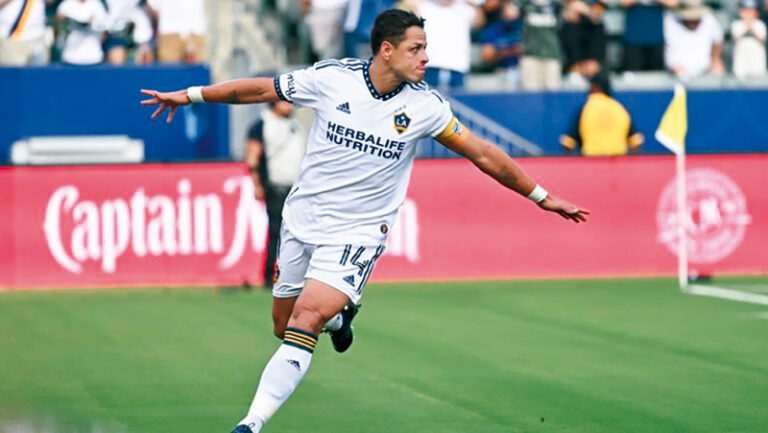 Chicharito marcó un doblete con el LA Galaxy