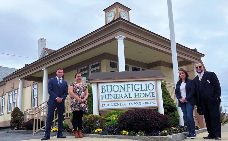 La más orgullosa de las tradiciones 1 25 Buonfiglio Staff