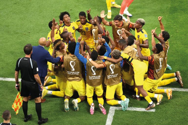 Ecuador abre telón del Mundial ganando a Catar