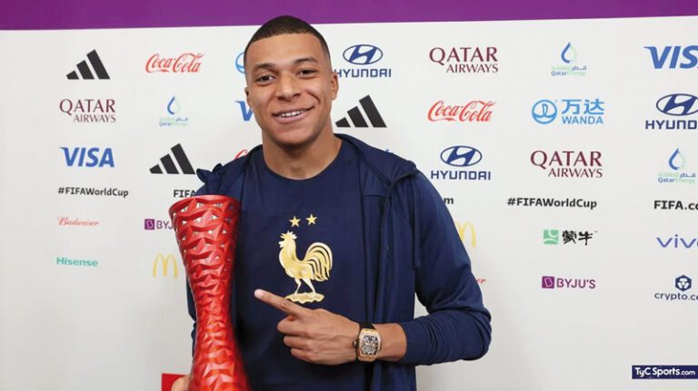Mbappé tapa logos de sponsors