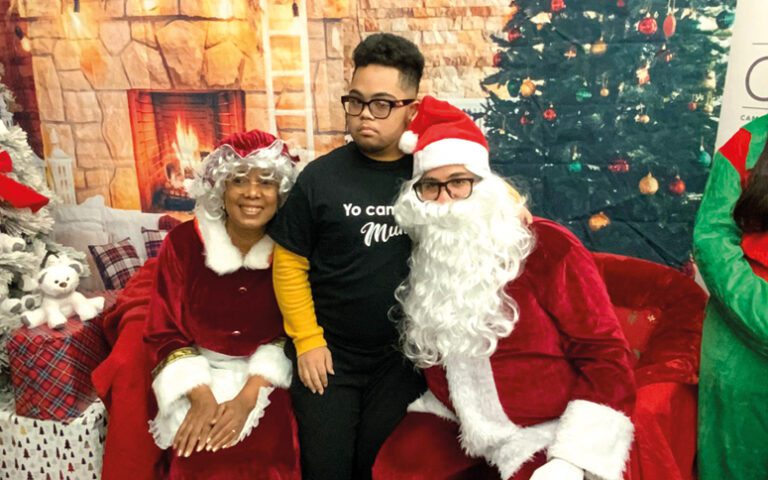 Santa Claus llevó alegría a niños discapacitados