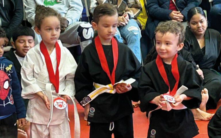 Estudiantes no tienen donde practicar karate