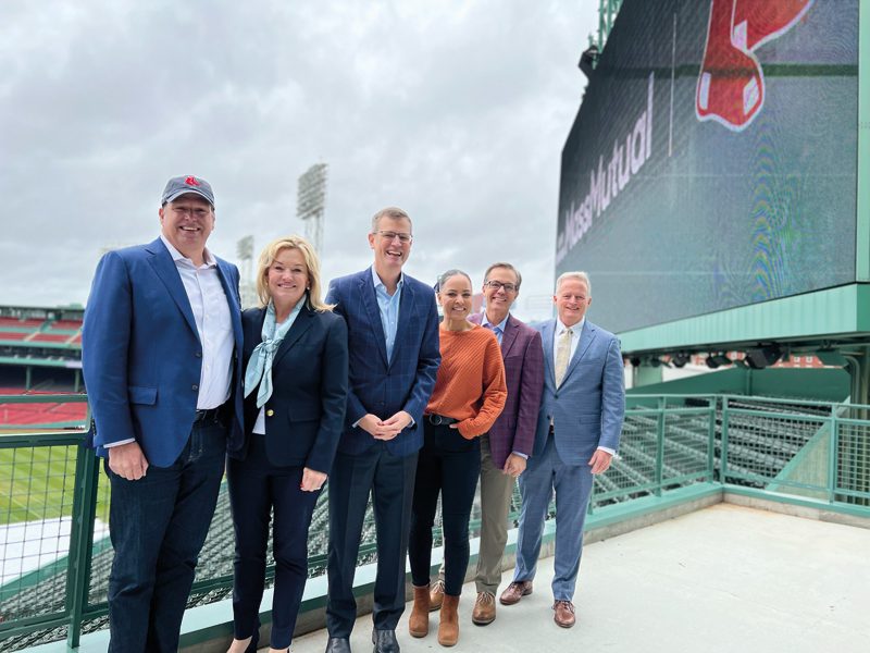 Los Red Sox venden el parche de su camiseta a MassMutual en un