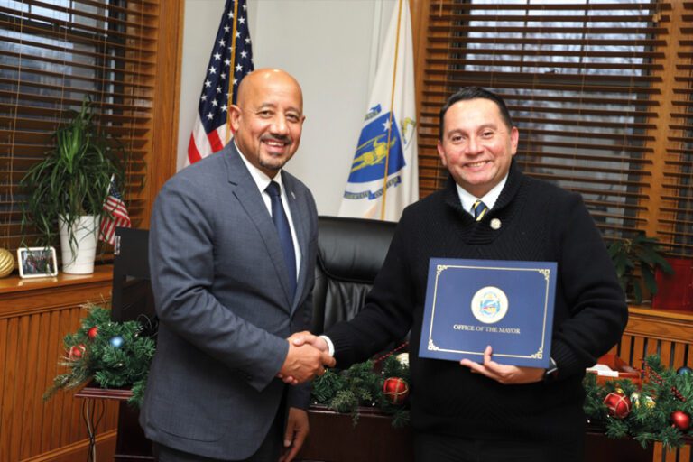 Cónsul salvadoreño visita Lawrence