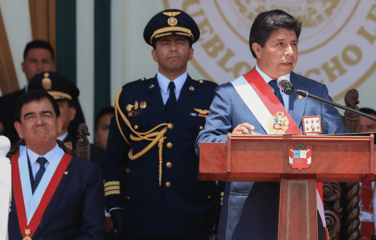 Presidente izquierdista de Perú disuelve el Congreso