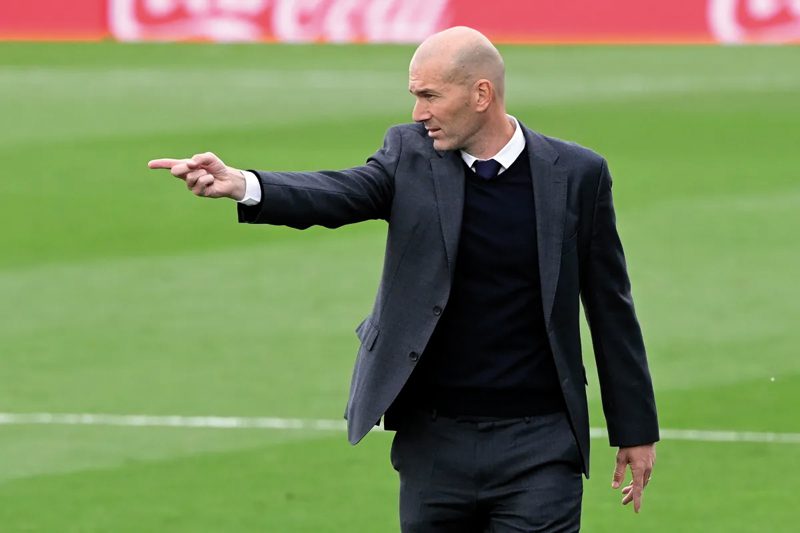 Foto de Zidane dirigiendo a sus jugadores