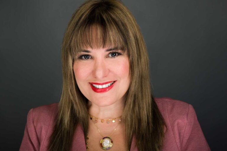 Nueva presidenta y directora ejecutiva de Amplify Latinx