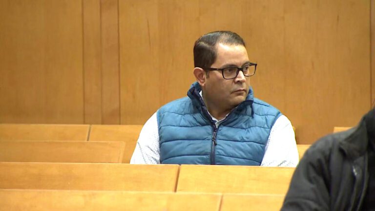 Alcalde despide a su jefe de gabinete por pornografía infantil
