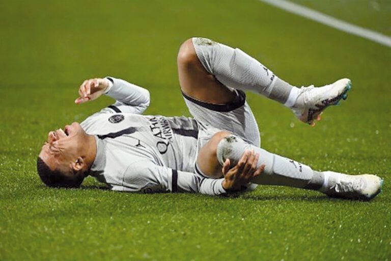 Mbappé estará tres  semanas de baja