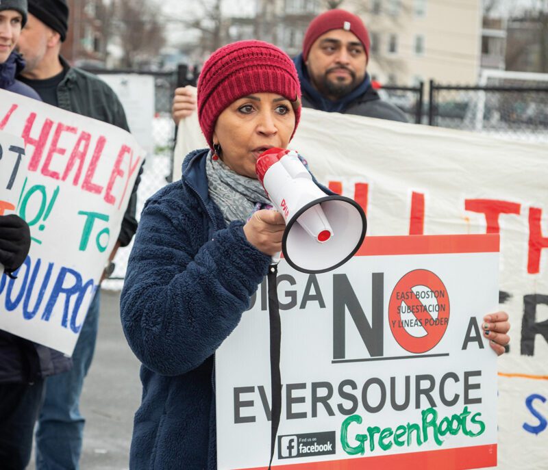 Grupos de manifestantes salieron a las calles para pedir a la gobernadora Maura Healey detener la construcción de una subestación de Eversource en East Boston